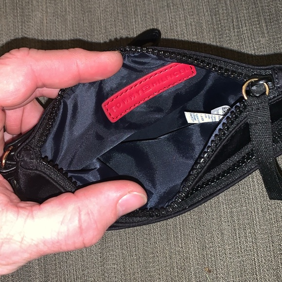 Tommy Hilfiger Black Wristlet Nylon 7”w x 5”h Amazing Condition - Picture 2 of 3